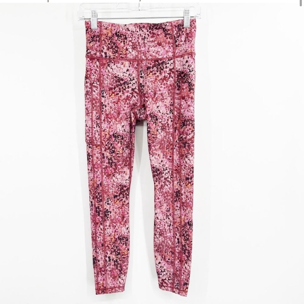 Athleta Ultimate Stash 7/8 Tight Leggings in Dynamic Leopard Mauve